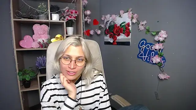 Snapshot of RubyDaviss chatting on May 27, 2026, 12:02 pm RubyDaviss online show from May 27, 2026, 12:02 pm