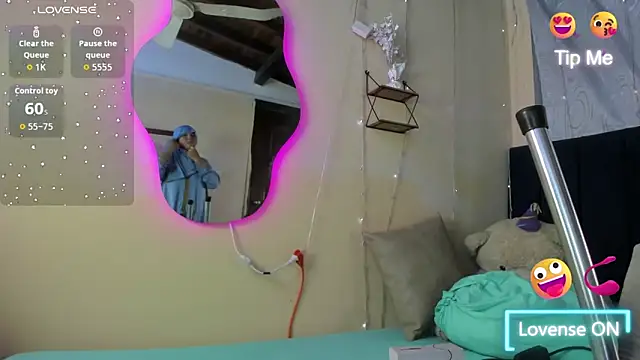 SamaraMaalouf  online show from April 26, 2026, 1:09 pm