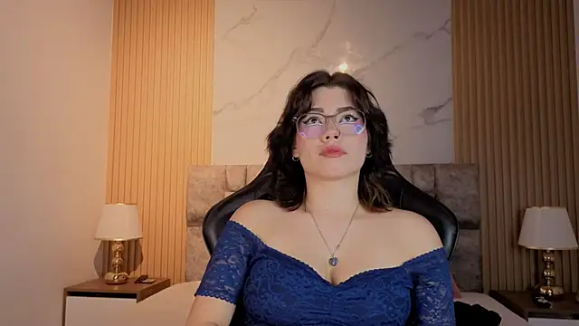 Snapshot of alkivamoon chatting on May 12, 2026, 7:00 pm alkivamoon online show from May 12, 2026, 7:00 pm