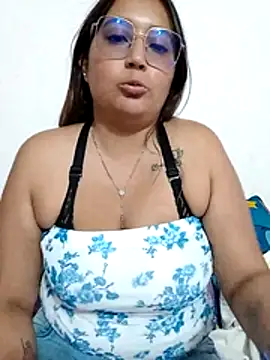 valeriaherre online show from April 21, 2026, 10:45 pm