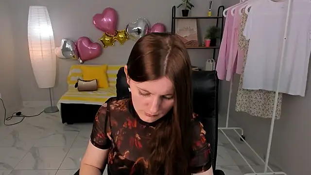 Olivia Tremo online show from April 23, 2026, 1:24 pm