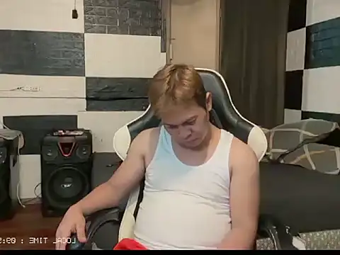 Snapshot of FuckMeeGUYS chatting on June 16, 2026, 1:58 pm FuckMeeGUYS online show from June 16, 2026, 1:58 pm