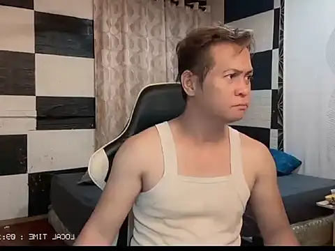 FuckMeeGUYS online show from August 4, 2026, 1:14 pm