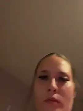 Poppylooloo online show from July 28, 2026, 7:39 pm