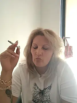 Divineblond online show from September 23, 2025, 12:30 pm