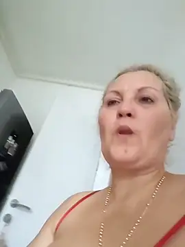 Divineblond online show from November 12, 2025, 1:11 pm