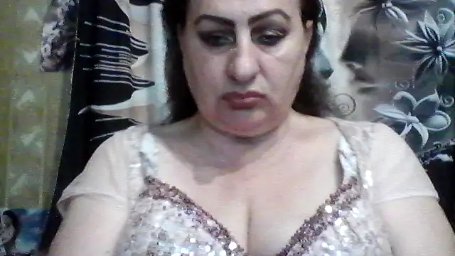 Snapshot of LoaqLovew chatting on June 10, 2026, 8:35 am LoaqLovew online show from June 10, 2026, 8:35 am