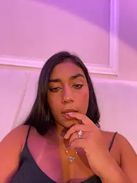 Snapshot of SaryJonex chatting on April 30, 2026, 1:28 pm SaryJonex online show from April 30, 2026, 1:28 pm