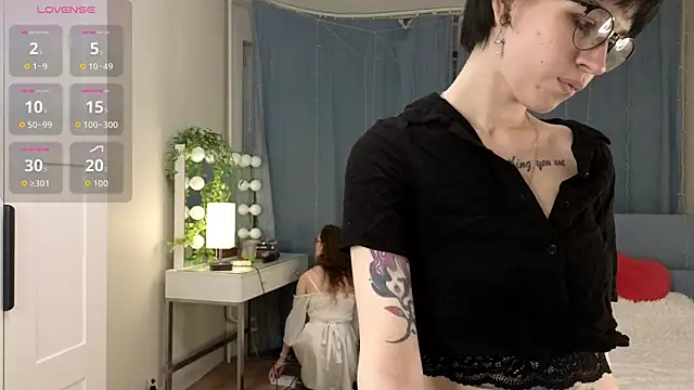 Snapshot of TeaseDealer chatting on May 6, 2026, 9:09 pm TeaseDealer online show from May 6, 2026, 9:09 pm