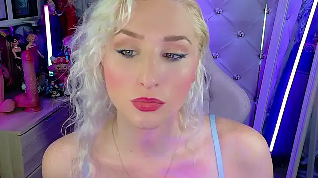 Snapshot of Madame_Blonde chatting on July 21, 2026, 9:33 am Madame Blonde online show from July 21, 2026, 9:33 am