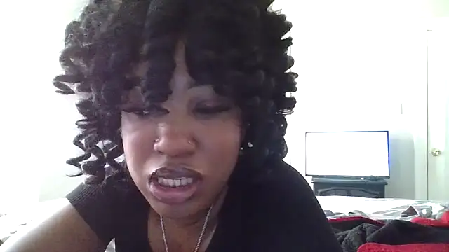 Snapshot of ptpom_lucc chatting on April 23, 2026, 7:05 pm ptpom lucc online show from April 23, 2026, 7:05 pm