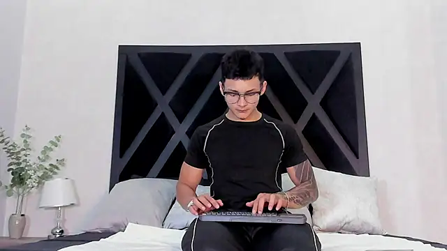 Alan Salazar online show from May 19, 2026, 6:03 pm