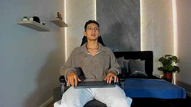 Alan Salazar online show from May 24, 2026, 2:22 pm