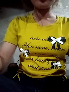 Snapshot of Rosie_LoveUU chatting on May 20, 2026, 11:00 pm Rosie LoveUU online show from May 20, 2026, 11:00 pm