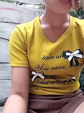 Snapshot of Rosie_LoveUU chatting on June 10, 2026, 10:47 am Rosie LoveUU online show from June 10, 2026, 10:47 am