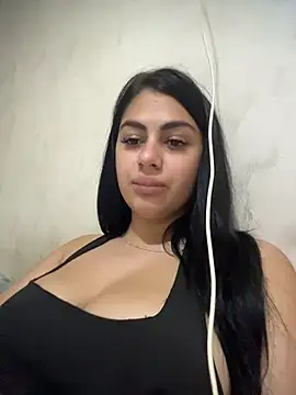 Snapshot of LilyLovell chatting on May 28, 2026, 7:33 pm LilyLovell online show from May 28, 2026, 7:33 pm