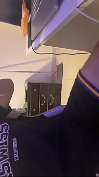 AleJmnz03 online show from April 24, 2026, 4:15 am