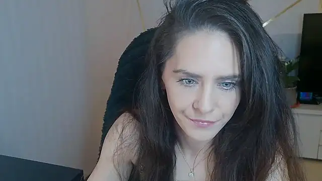 khalessi13 online show from May 1, 2026, 10:25 pm