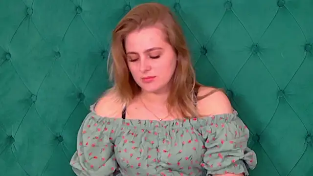 EllaBells online show from May 20, 2026, 5:02 am