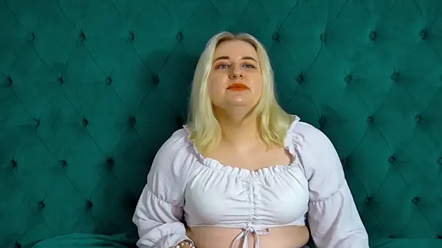 LioraArdyn online show from May 24, 2026, 5:29 pm