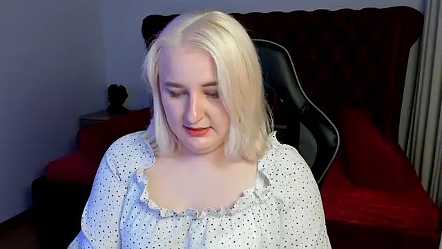 LioraArdyn online show from May 28, 2026, 5:21 pm