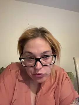 SecretRavenXO online show from May 15, 2026, 11:01 pm