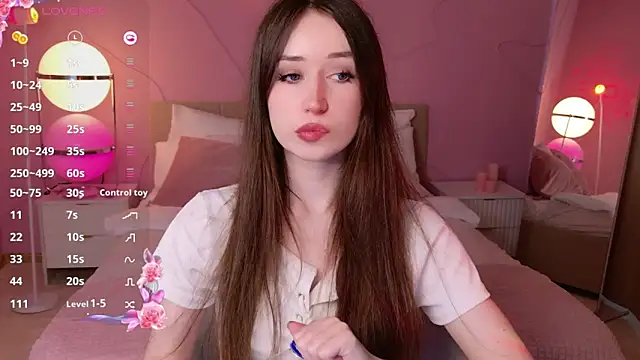 Snapshot of AliceLidelle chatting on June 17, 2026, 1:45 pm AliceLidelle online show from June 17, 2026, 1:45 pm