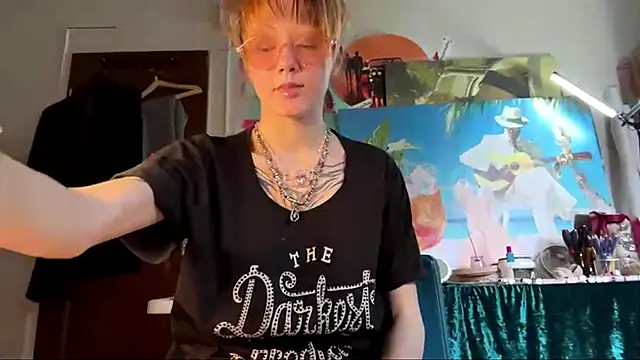 Snapshot of sarawhisperr chatting on May 2, 2026, 12:10 pm sarawhisperr online show from May 2, 2026, 12:10 pm