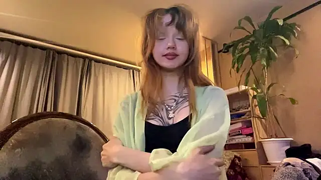 Snapshot of sarawhisperr chatting on May 15, 2026, 4:47 pm sarawhisperr online show from May 15, 2026, 4:47 pm