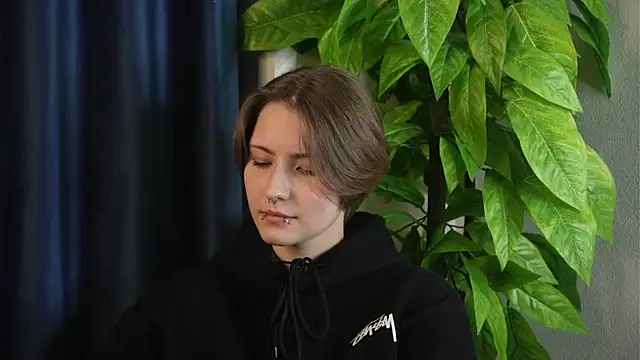 PalmiraHoyman online show from April 24, 2026, 3:47 pm