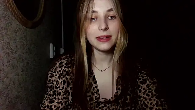 Snapshot of Touch_And_Run chatting on May 22, 2026, 7:52 pm Touch And Run online show from May 22, 2026, 7:52 pm