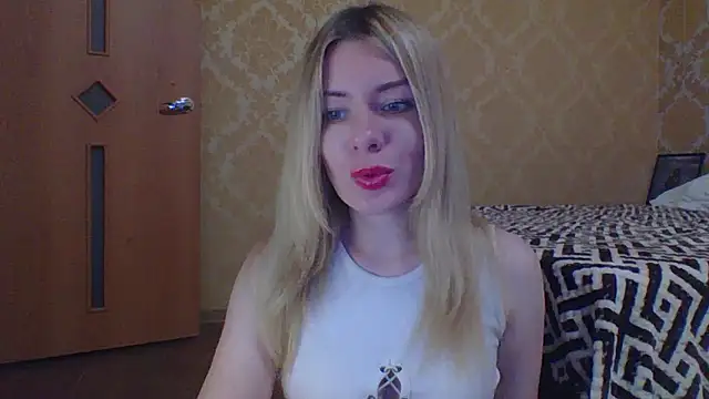 Softy Aura  online show from May 19, 2026, 6:47 pm