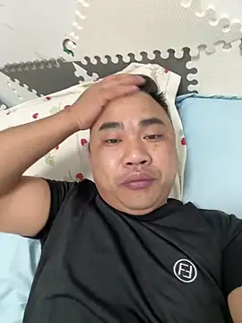 heren01 online show from April 25, 2026, 7:11 pm