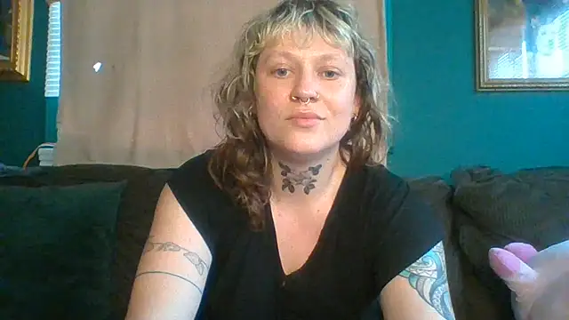 Snapshot of RosieSwitchBitch chatting on July 2, 2026, 6:58 pm RosieSwitchBitch online show from July 2, 2026, 6:58 pm