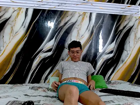 LAYAN FEMBOY online show from May 12, 2026, 5:21 pm