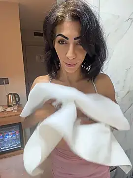 Yasmiinee online show from June 26, 2026, 9:52 pm