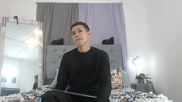 Snapshot of PhillipCox chatting on June 17, 2026, 12:18 pm PhillipCox online show from June 17, 2026, 12:18 pm