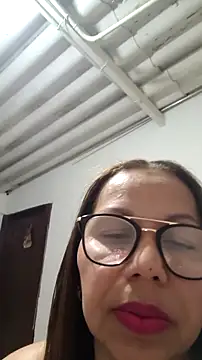 Snapshot of Ladymilf12 chatting on May 17, 2026, 12:30 am Ladymilf12 online show from May 17, 2026, 12:30 am