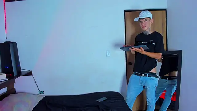 Darwinstark  online show from April 28, 2026, 2:27 am