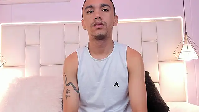 AndresSolorzano1 online show from June 6, 2026, 11:37 am