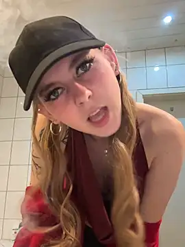 Lina-420 online show from April 30, 2026, 8:15 pm