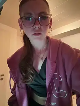 Lina-420 online show from May 15, 2026, 8:16 pm