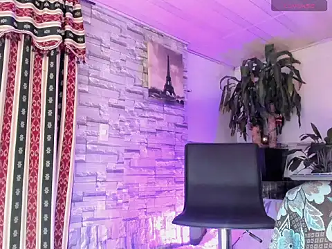 Snapshot of BeautyCatalella1 chatting on May 4, 2026, 1:40 pm BeautyCatalella1 online show from May 4, 2026, 1:40 pm