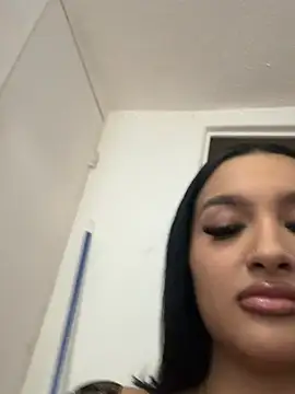 latinadollxo online show from April 27, 2026, 2:37 pm