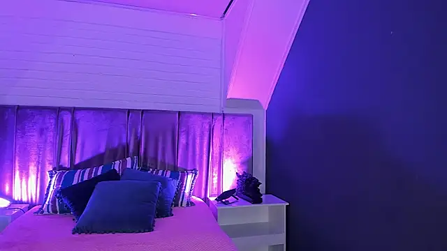 Azahara 18 online show from April 28, 2026, 11:54 pm