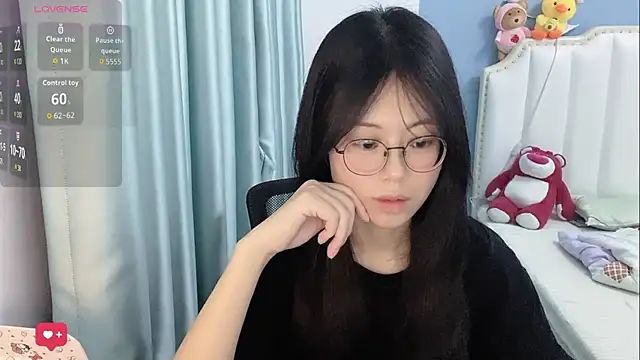 Snapshot of Luna-666 chatting on May 18, 2026, 1:06 pm Luna-666 online show from May 18, 2026, 1:06 pm