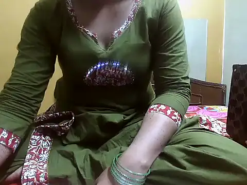 Snapshot of rehana_love chatting on May 31, 2026, 5:04 am rehana love online show from May 31, 2026, 5:04 am