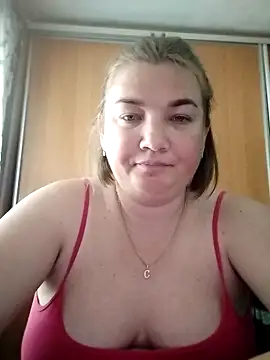 Snapshot of MiyaOlliver chatting on May 11, 2026, 7:25 am MiyaOlliver online show from May 11, 2026, 7:25 am