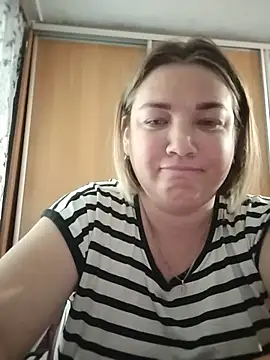 Snapshot of MiyaOlliver chatting on June 9, 2026, 10:16 am MiyaOlliver online show from June 9, 2026, 10:16 am