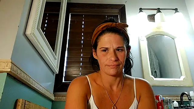 Snapshot of Vanessa_Valentine chatting on May 18, 2026, 3:07 pm Vanessa Valentine online show from May 18, 2026, 3:07 pm